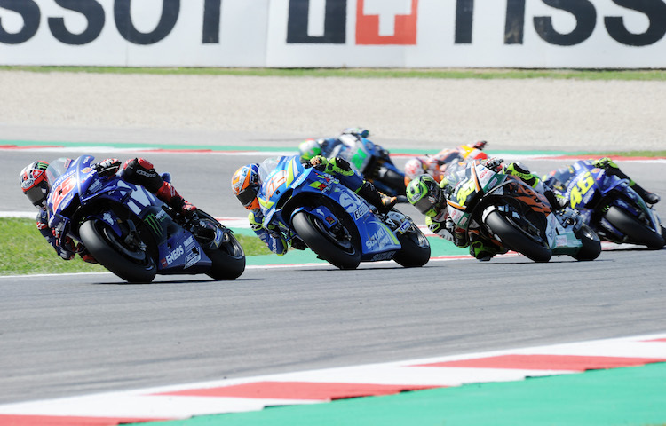 Alex Rins (42) lieferte sich ein hartes Duell mit Maverick Viñales (25)