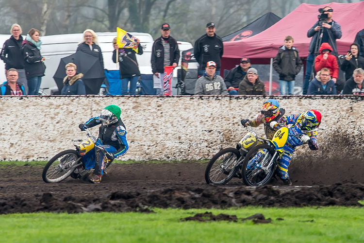 Kurve 1 beim Finale in Vries: Bernd Diener (2), Christian Hülshorst (41) und Romano Hummel (84)