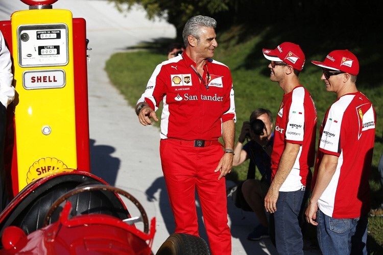 Ferrari-Teamchef Maurizio Arrivebene mit seinen Stars Sebastian Vettel und Kimi Räikkönen