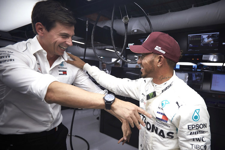 Toto Wolff und Lewis Hamilton in Singapur