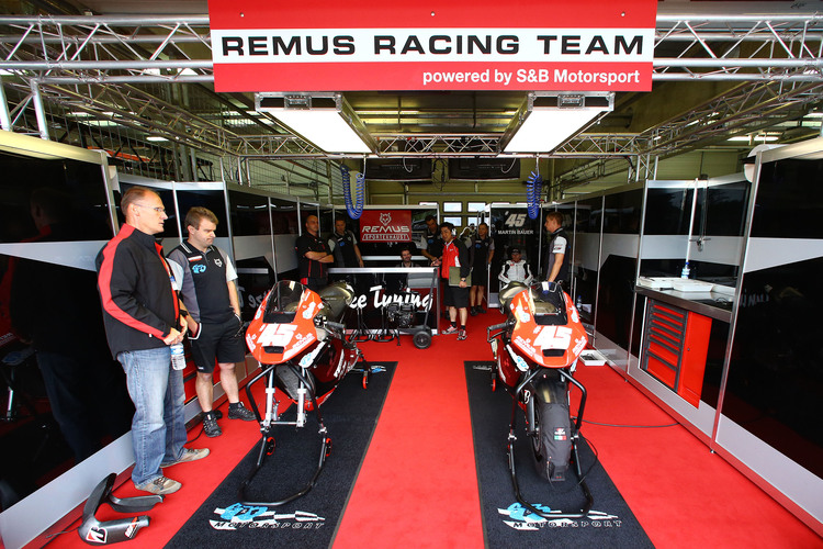 Das Remus-Team mit den Suter-BMW 2013 in Brünn