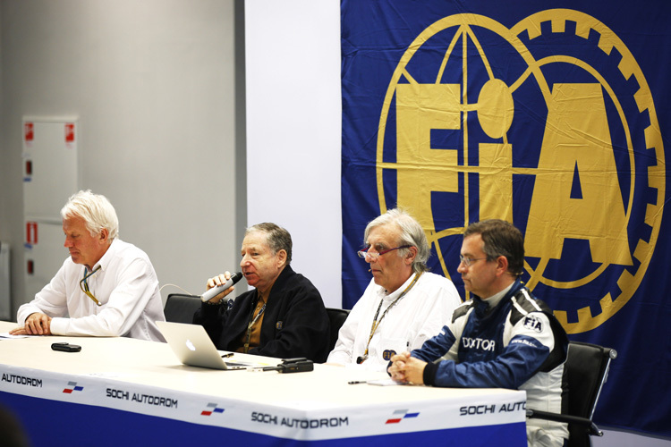 Charlie Whiting, Jean Todt, Jean-Charles Piette und Ian Roberts von der FIA stehen Rede und Antwort