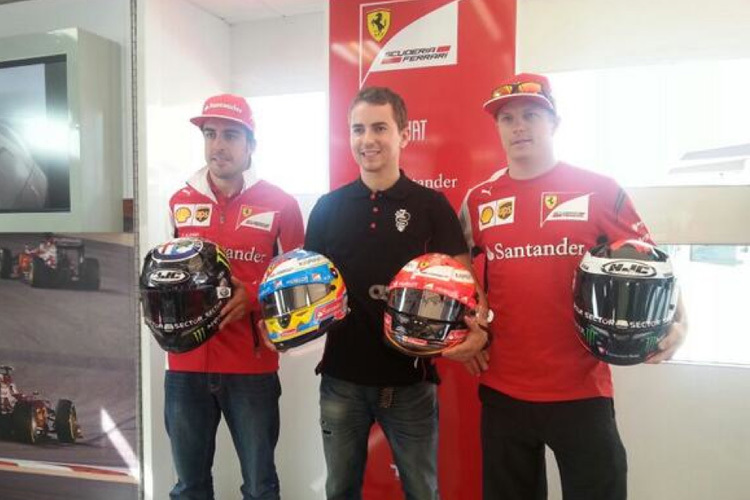 Helmtausch in Barcelona (v.l.): Fernando Alonso, Jorge Lorenzo und Kimi Räikkönen