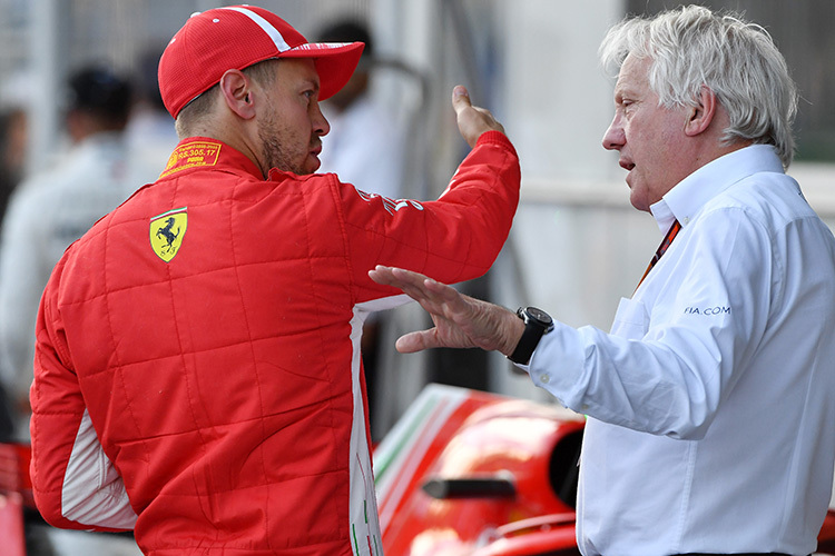 Sebastian Vettel und Charlie Whiting