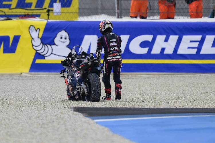 Jorge Martin musste seine Aprilia RS-GP im Kiesbett abstellen