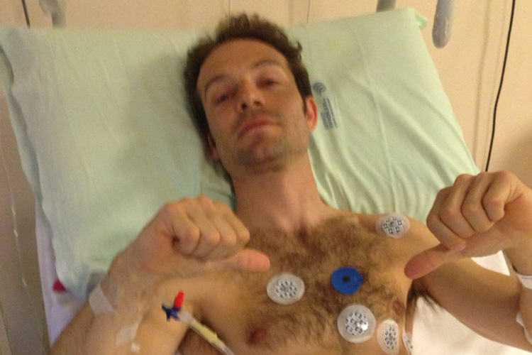 Sylvain Guintoli im Krankenhaus von Imola