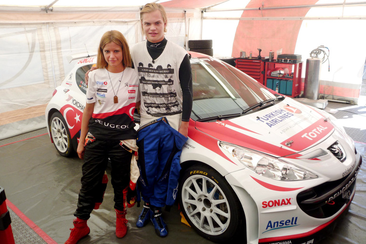 W.G. Ochsenknecht mit Pilotin Burcu Çetinkaya