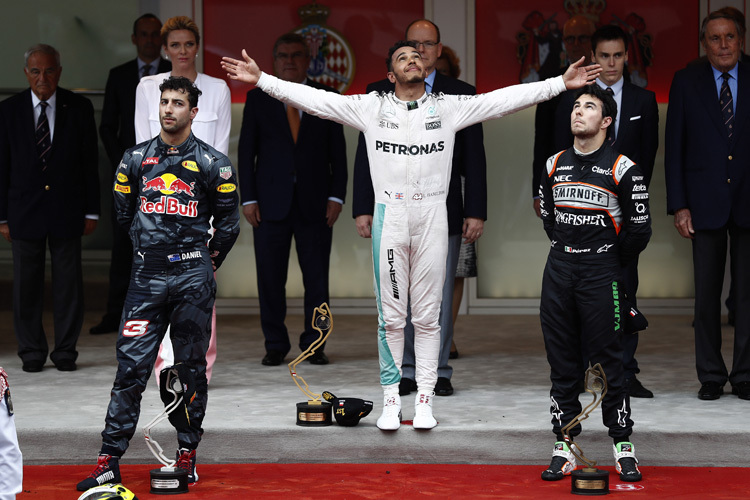 Ein frustrierter Ricciardo, ein erleichterter Hamilton, ein glücklicher Pérez
