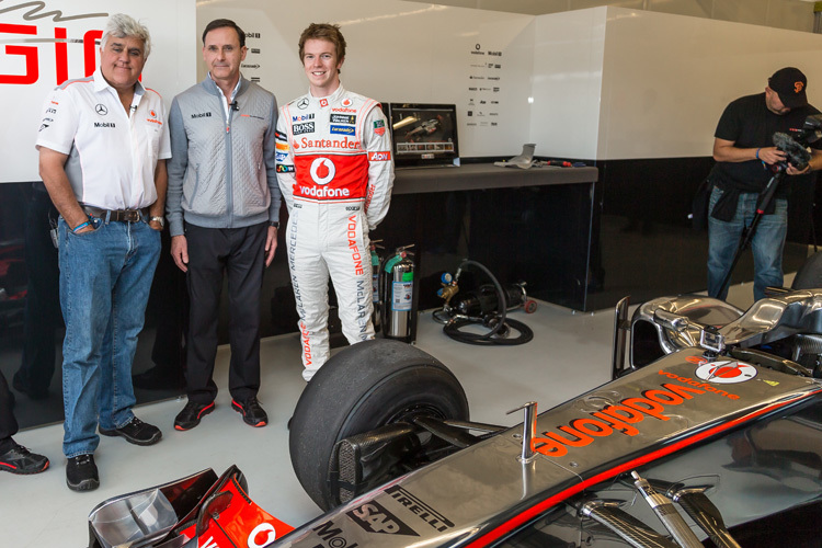 Bei McLaren-Testfahrer Oliver Turvey holt sich Jay Leno Insider-Informationen