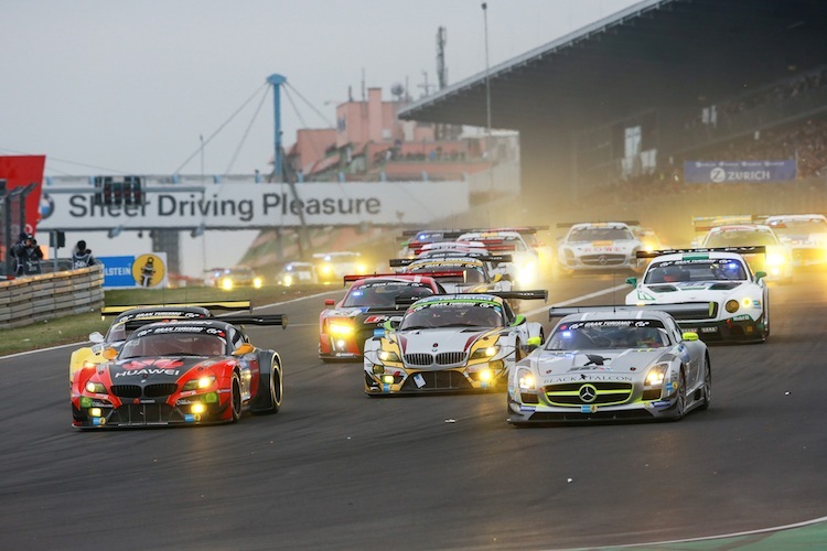 Der Start bei 24h-Rennen auf dem Nürburgring