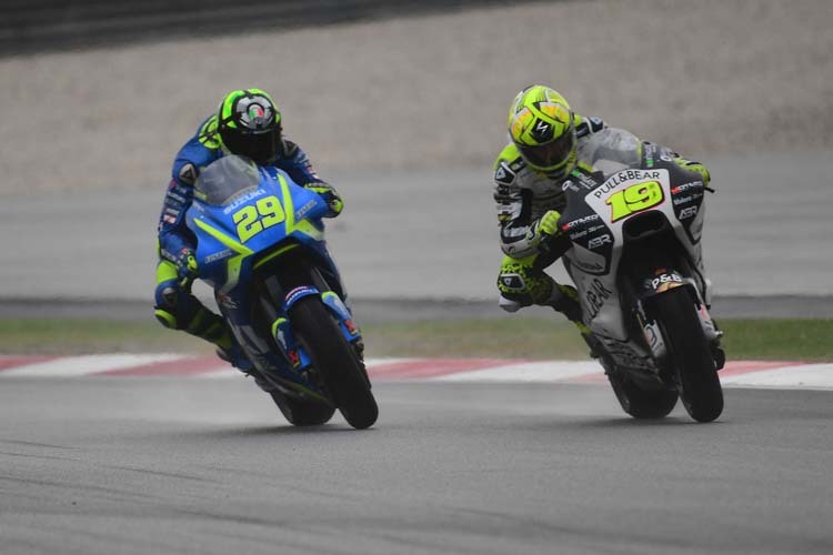 Andrea Iannone gegen Álvaro Bautista