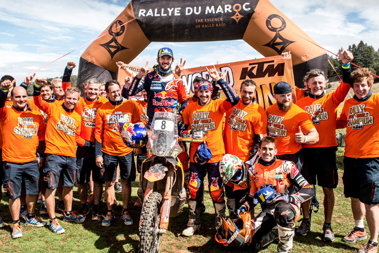 Das KTM-Werksteam feiert den Titelgewinn von Toby Price