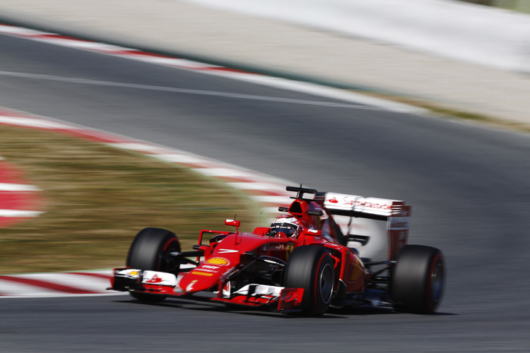Kimi Räikkönen und Ferrari: auf superweichen Reifen langsamer als Rosberg (Mercedes) auf weichen