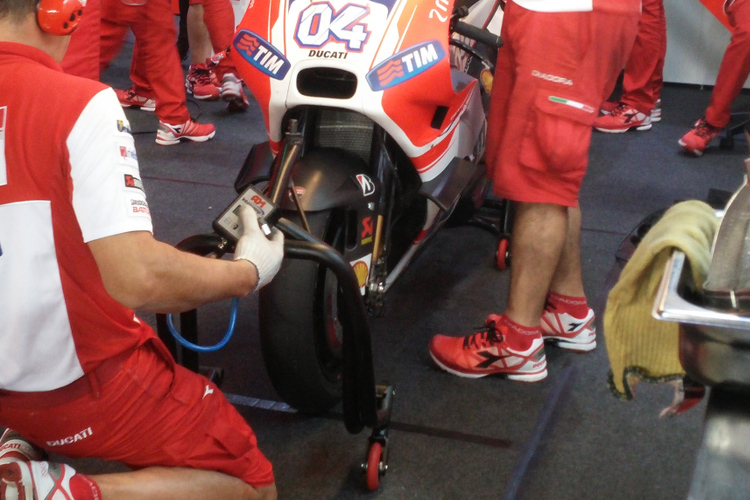 Schon beim Katar-Test vor dem Saisonstart setzte Ducati die Winglets ein