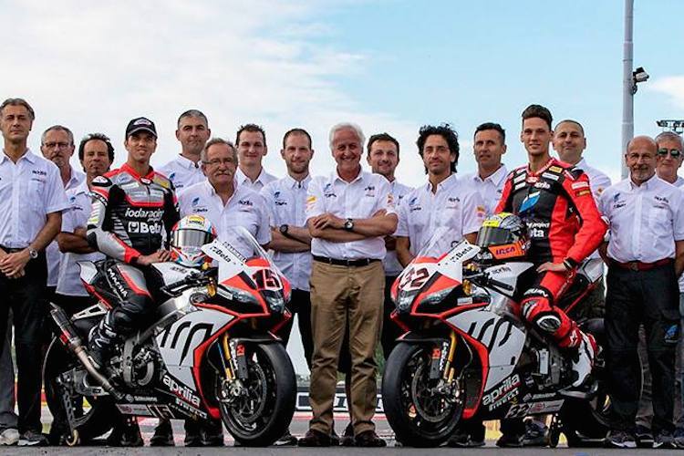 Ioda-Boss Giampiero Sacchi (mitte) mit seinem Superbike-Team 