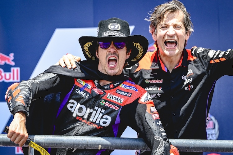 Großartige Gewinner beim «Grand Prix of The Americas». Maverick Vinales und Massimo Rivola (Aprilia)