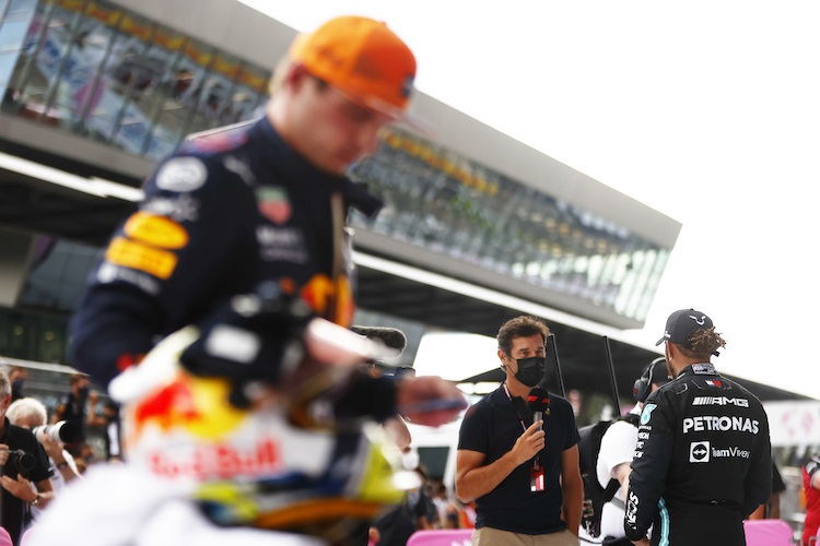 Mark Webber mit Lewis Hamilton, vorne Max Verstappen