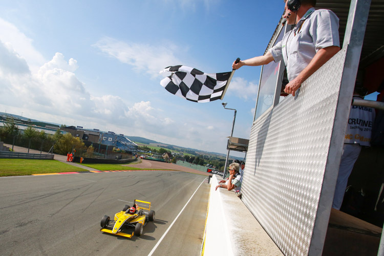 Mikkel Jensen siegte im ersten Lauf auf dem Sachsenring von der Pole-Position aus