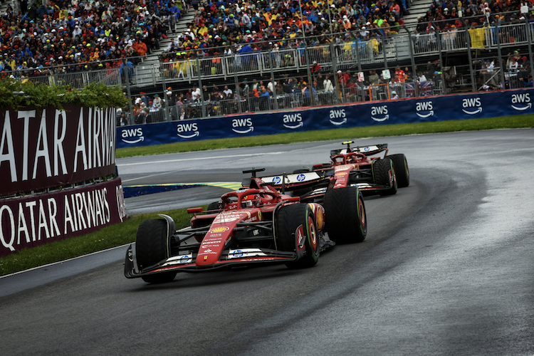 Die Ferrari von Charles Leclerc und Carlos Sainz