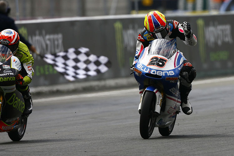 2011 besiegte Maverick Viñales Nico Terol in Le Mans und feierte seinen ersten GP-Sieg