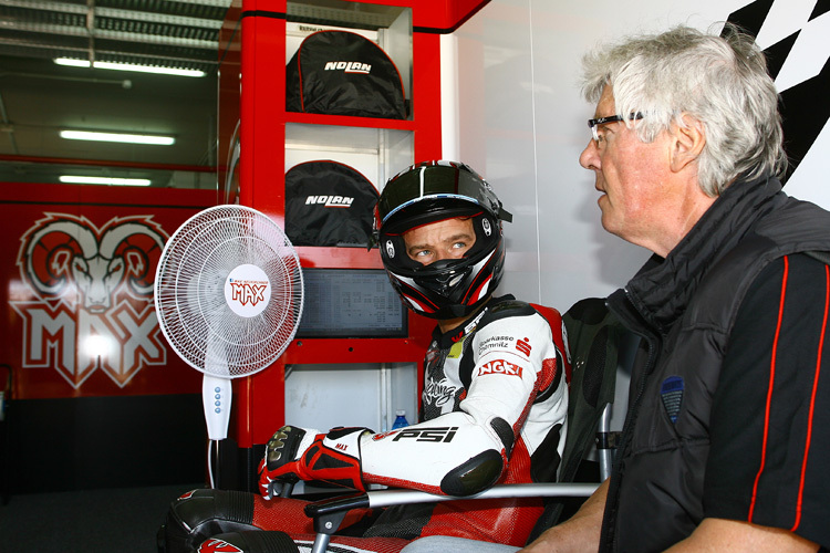 MR-Racing-Teamchef Mario Rubatto (re.) mit Max Neukirchner