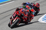 So nah waren sich Bagnaia (vorne) und Quartararo selten