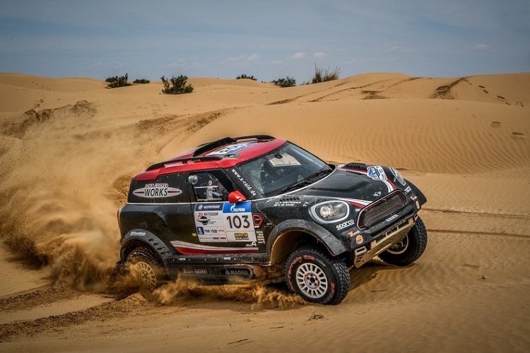 Timo Gottschalk und sein Fahrer Yazeed Al-Rajhi gewannen die Silk Way rally