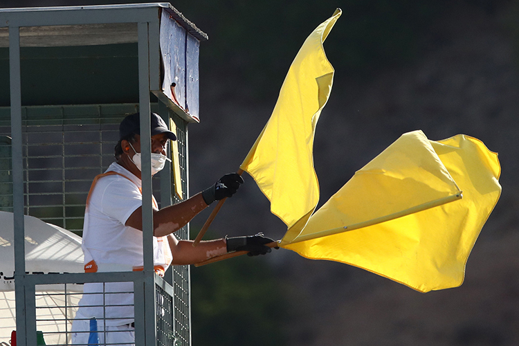 Unter gelber Flagge muss vorsichtig gefahren werden