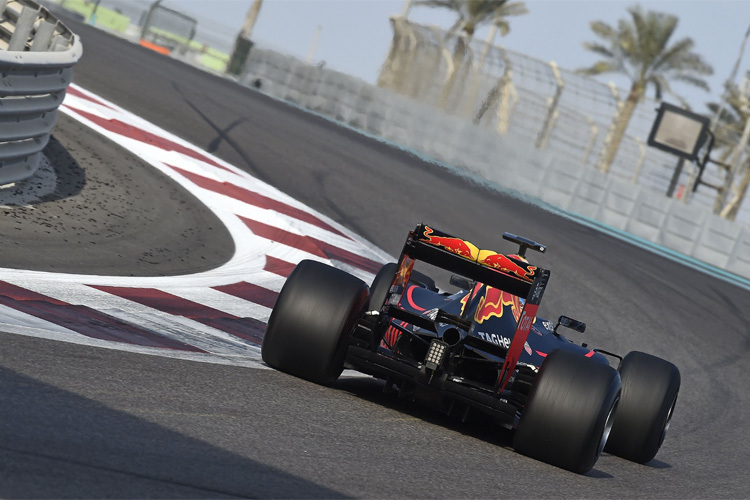 So gehört sich das: Fette Hinterreifen beim Pirelli-Test in Abu Dhabi
