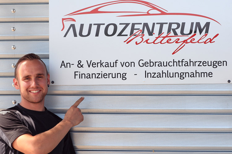 Seinen Lebensunterhalt verdient WM-Pilot Angus Heidecke mit einem Autohandel