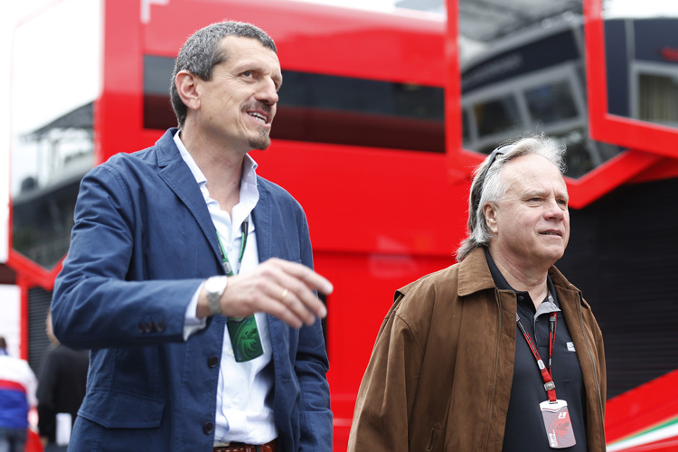 Gene Haas (rechts) mit Technikchef Günther Steiner