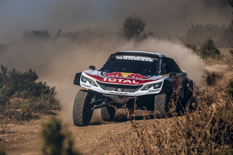 Carlos Sainz testet den Peuegot 3008 DKR