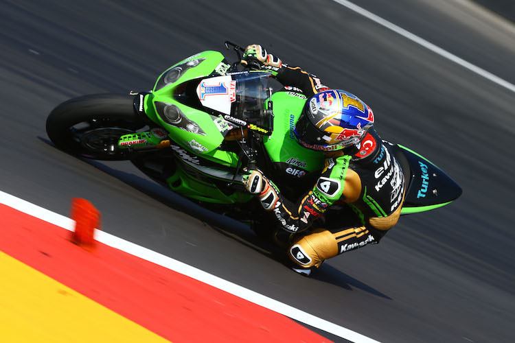 Kenan Sofuoglu (Kawasaki) nimmt das Rennen der Supersport-WM von der Poleposition in Angriff