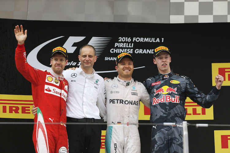 Das Podium in Shanghai: Vettel, Rosberg, Kvyat