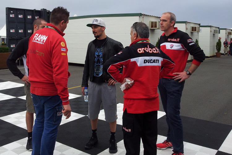 Davide Giugliano im Fahrerlager von Phillip Island