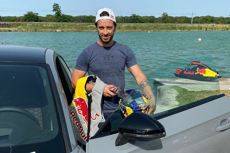 Andrea Dovizioso vertreibt sich die Zeit auch auf dem Jetski