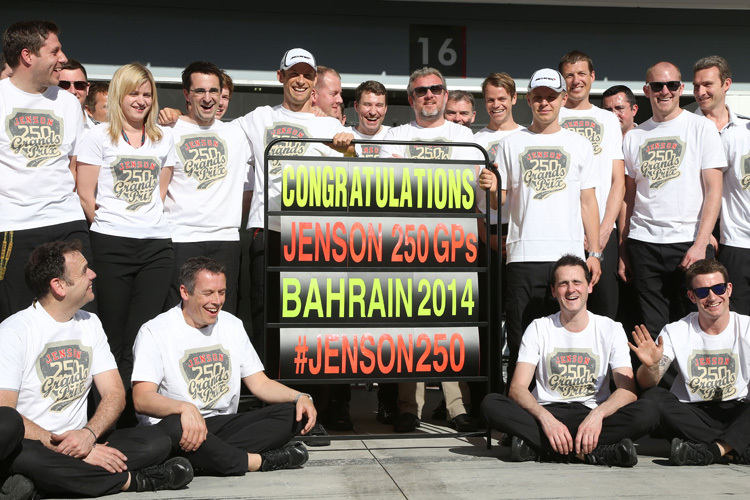 McLaren feiert seinen Jenson – komplett mit besonderen T-Shirts