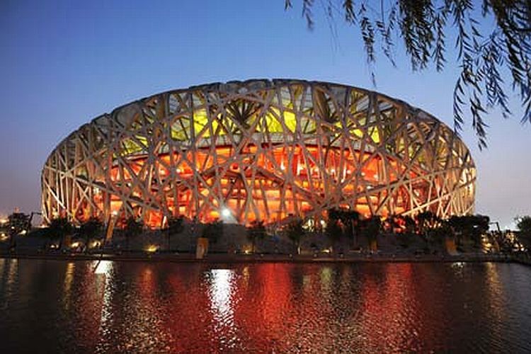 Das Vogelnest, Olympia-Stadion von Peking, bei Nacht.