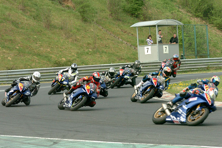 Harte Gefechte sind im Yamaha-R6-Dunlop-Cup an der Tagesordnung.