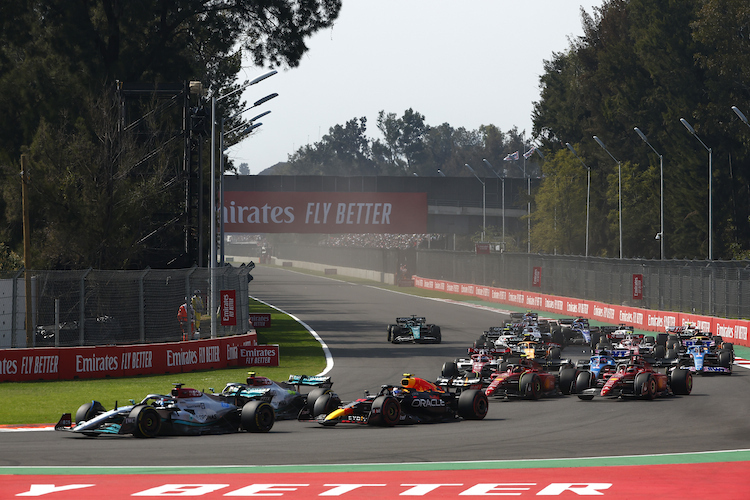 Das Mercedes-Team konnte in Mexiko zwar keinen Sieg feiern, doch die Silberpfeil-Piloten durften sich über deutliche Fortschritte freuen