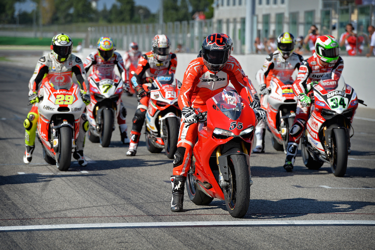 Alle Ducati-Piloten der MotoGP und Superbike-WM waren gemeinsam auf der Piste
