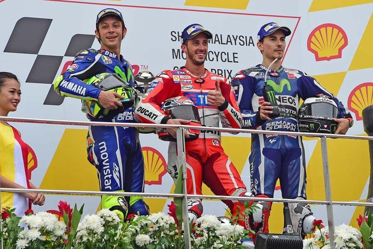 Malaysia 2016: Valentino Rossi neben Sieger Andrea Dovizioso und Jorge Lorenzo