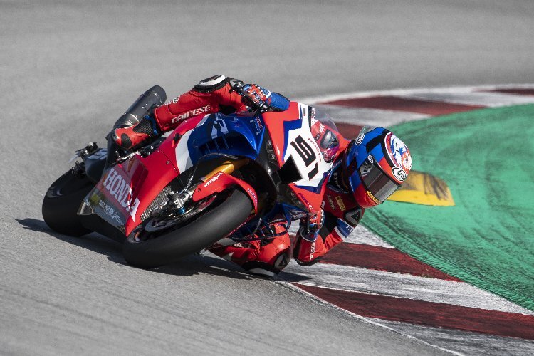 Leon Haslam mit der CBR1000RR-R in Barcelona