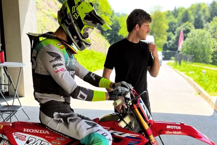 Tim Gajser mit seinem Trainings-Mechaniker Aaron Bugli