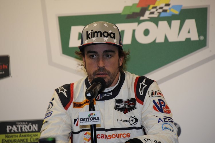 Gefragter Mann: Fernando Alonso bei den 24h von Daytona 2018