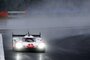 Der Porsche 919 Hybrid von Neel Jani, André Lotterer und Nick Tandy im Regen von Fuji