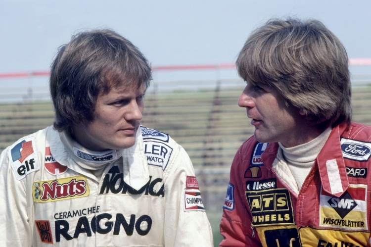 Bild aus 1982: Manfred Winkelhock (re.) mit Marc Surer