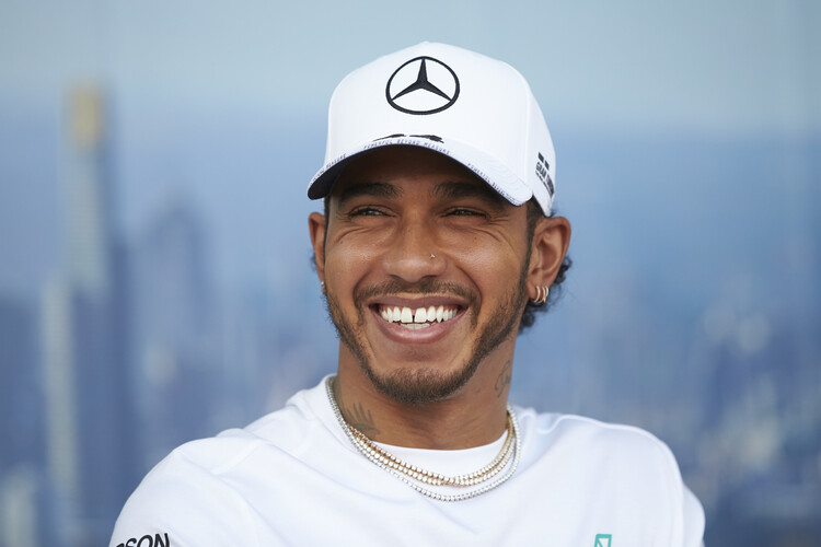 Lewis Hamilton geht neben der Rennstrecke gerne Risiken ein