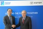 Chang Rui, Vizepräsident der Foton Motor Group und Präsident von Foton International, und Roberto Colaninno, Präsident und CEO der Piaggio & C S.p.A., unterzeichneten einen Zusammenarbeitsvertrag