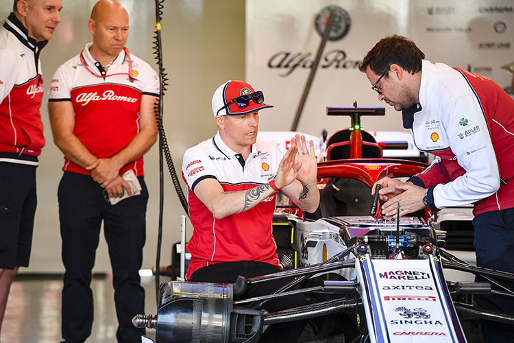 Kimi Räikkönen mit seiner Mannschaft